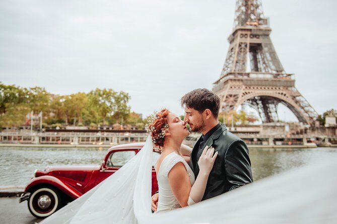 Guided tour of Paris in Citroën Traction Avant or DS 21 - Moulin Rouge to Sacré-Cœur: the Montmartre drama without the uphill legwork