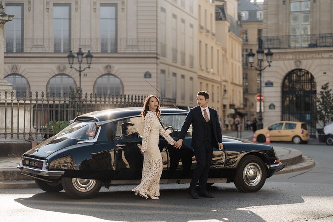 Guided tour of Paris in Citroën Traction Avant or DS 21 - Notre-Dame, the Pantheon, and the Pyramid: classic postcard geometry