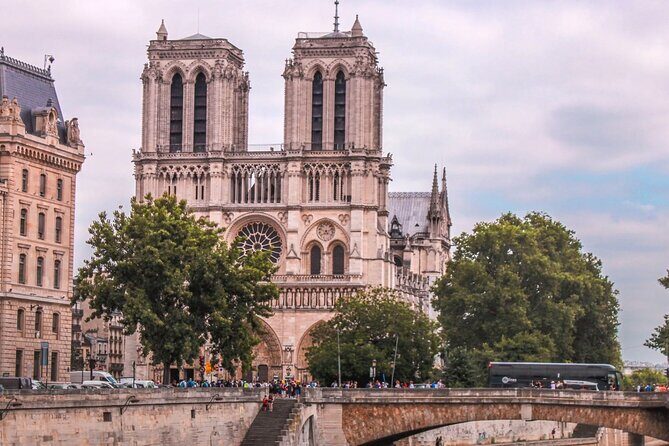 Half-day Walking tour with Fun Guide & Arc du Triomphe Tickets - Starting in Montmartre and ending near the Louvre