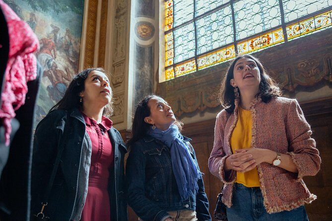Highlights & Hidden Gems of Ile de Cité & the Left Bank: Private City Tour - Logistics that affect comfort: meeting point, transport, walking