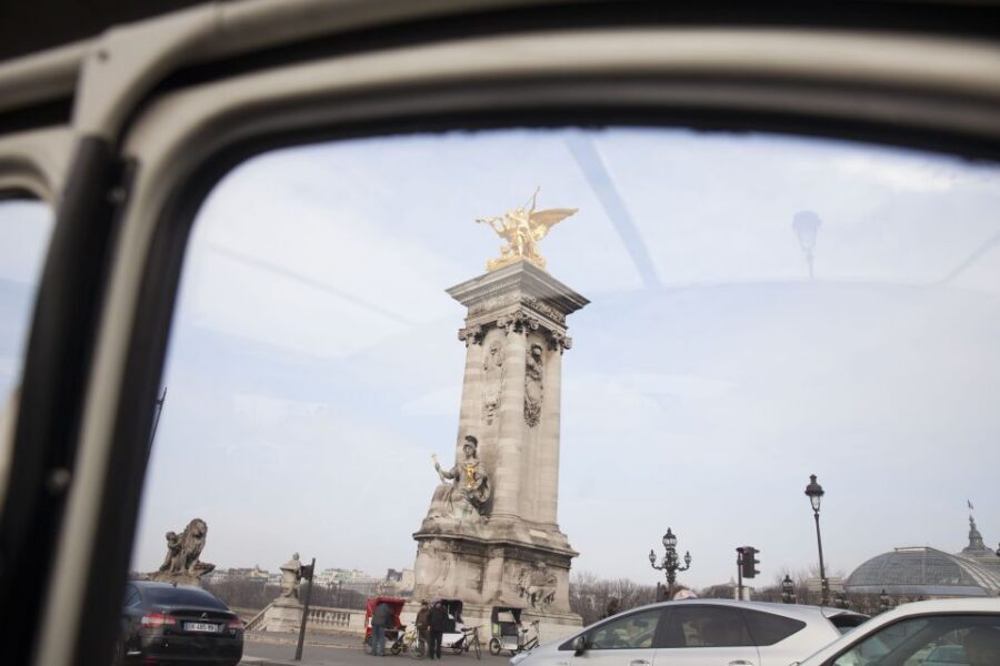 Highlights of Paris: Private 6-Hour Vintage 2CV Tour - Montmartre at the end: Sacré-Cœur or Place du Tertre