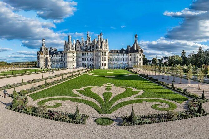 Incredible Loire castles tour with lunch and a vineyard visit - Chateau de Chambord: Francis I’s hunting lodge and its big unanswered questions