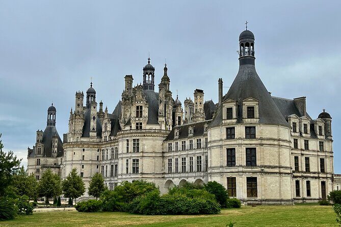 Incredible Loire castles tour with lunch and a vineyard visit - What can go wrong (and how you’ll avoid a bad day)