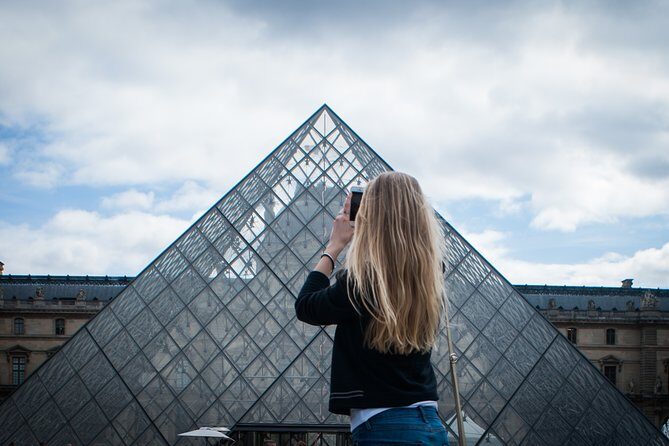 Kickstart Paris Private Tour. City Highlights for Newcomers - A fast orientation walk from Saint-Michel to the Eiffel Tower