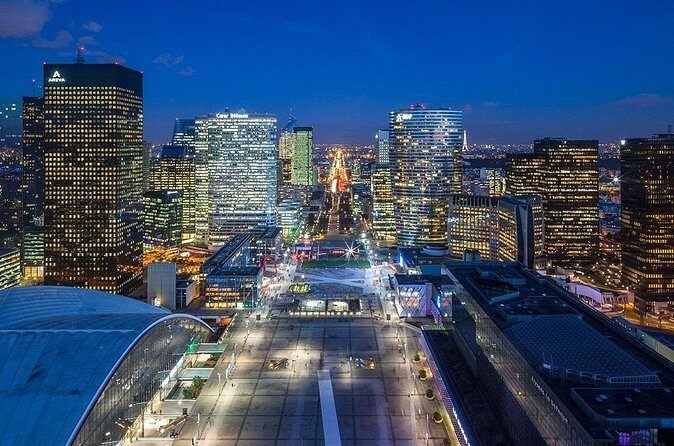 La Defense Private Transfer to Airport or Central Paris - Who this La Défense airport transfer fits best