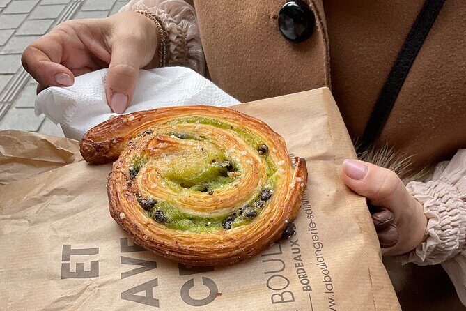 Latin Quarter Pastries & Chocolate Food Tasting Tour - The Guides Matter: Rachel and Ananya as a Real Strength