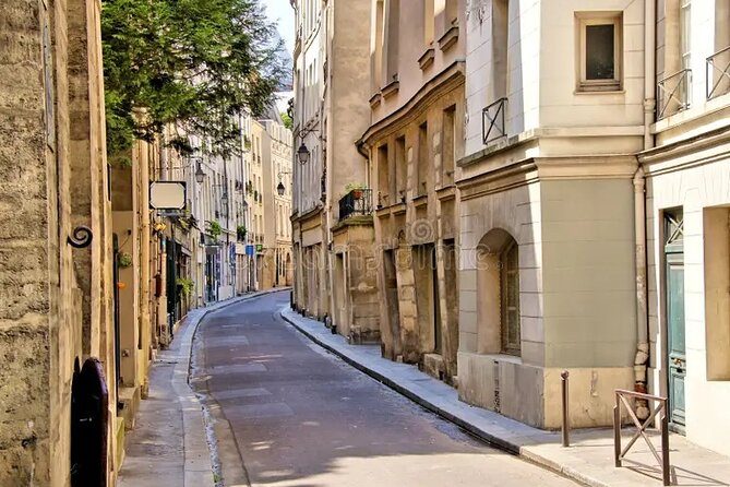 Le Grand Tour Half Day Private Walking Tour All the Main Sites - Entering The Montmartre-to-Notre-Dame Route That Makes Paris Click