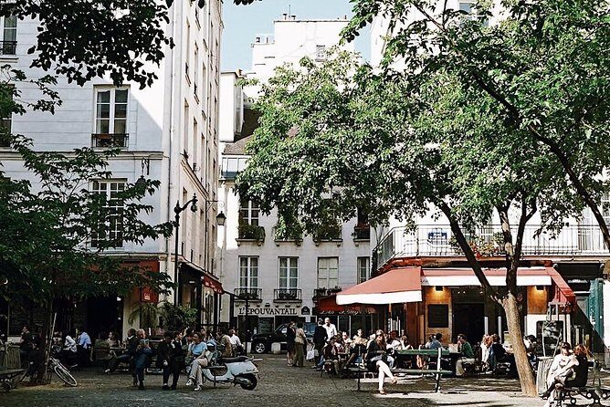 Le Marais District & Jewish Quarter - Exclusive Guided Walking Tour - Hôtel de Sully Courtyard: Renaissance With a Baroque Twist