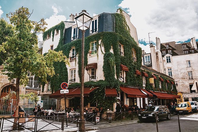 Le Marais District & Jewish Quarter Guided Walking Tour 12ppl Max - Museums you pass: Musée Carnavalet and what extra ticket time buys
