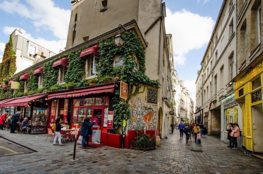 Le Marais: Explore Old Paris with a Local Host - Bastille and Pompidou Centre: why they fit into a Marais story