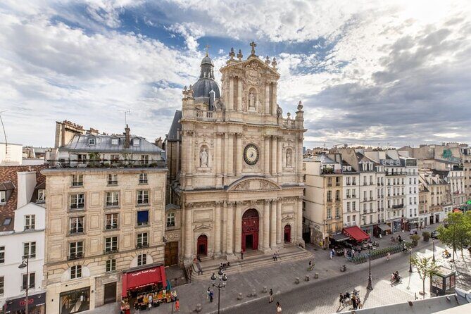 Le Marais Guided Tour and Discover Paris's Trendiest Areas - Rue François Miron: cobblestones and 16th-century half-timbered Paris