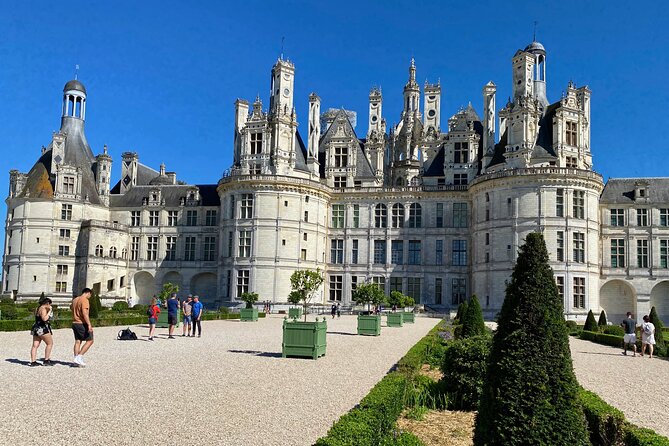 Live Guided Chenonceau, Chambord, Amboise Castles trip from Paris - Château de Chenonceau: the ladies’ castle in real life