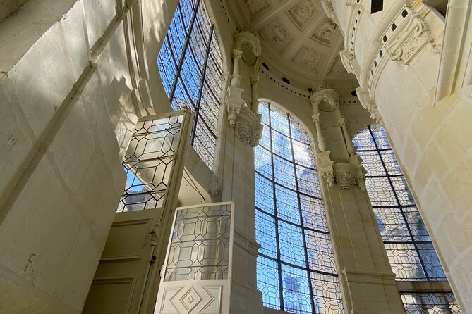 Live Guided Chenonceau, Chambord, Amboise Castles trip from Paris - Door-to-door Paris pickup and the Mercedes transport