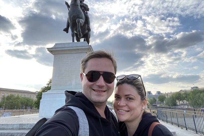 Live, Laugh, Love Along the Seine: Self-Guided Romantic Tour - Conciergerie, Pont Neuf, and the Henry IV Statue: Stone With a Story
