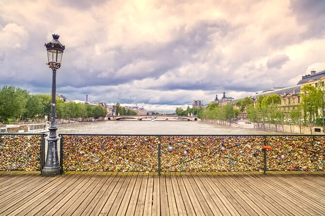 Live, Laugh, Love Along the Seine: Self-Guided Romantic Tour - Île de la Cité and the Weeping Willow Finish: A Calm Ending Spot