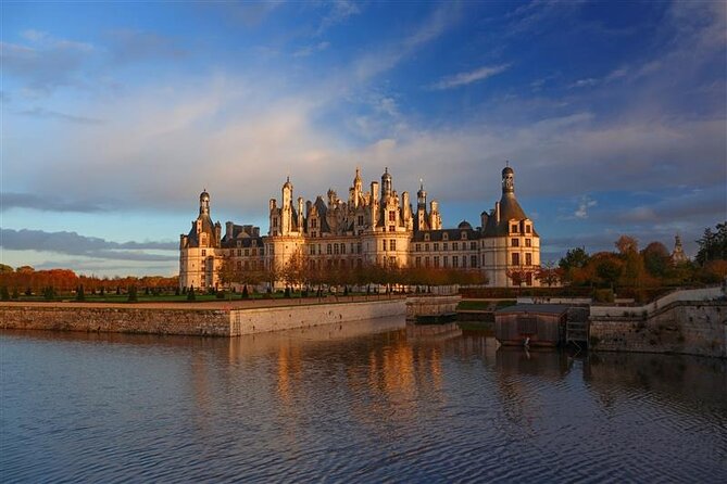 Loire 3 Best Castles with Wine Tasting Private trip from Paris - Amboise Town: One Hour to Eat, Reset, and Get Your Bearings