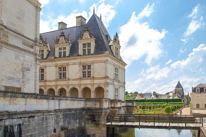Loire 3 Best Castles with Wine Tasting Private trip from Paris - Château de Chenonceau: The Ladies’ Castle and Why It’s So Photogenic