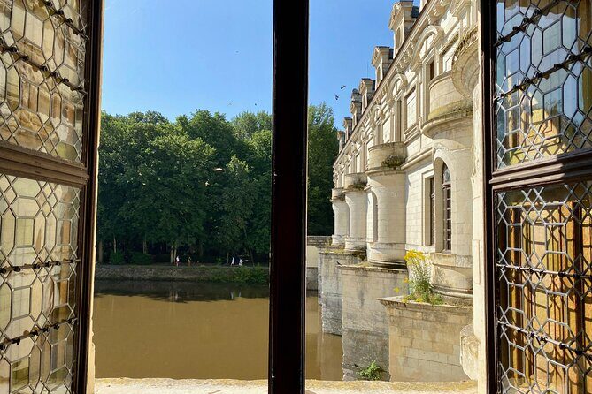 Loire Castles Chenonceau, Chambord & 2 Wineries Private Trip - Chenonceau: the ladies’ castle and the river effect