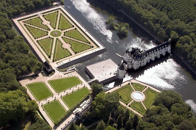 Loire Valley Castles Guided Day Trip from Paris in Minivan - Cheverny in One Hour: The “Lived-In” Contrast