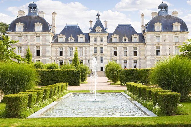 Loire Valley Castles Guided Day Trip from Paris in Minivan - Guide Style: Driver-Guide, Commentary, and Self-Guided Châteaux