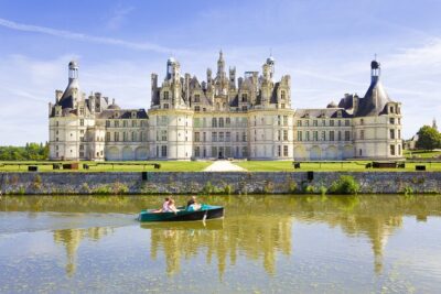 Loire Valley Castles Private Tour From Paris/skip-the-line ticket - Château de Chenonceau: the Ladies’ Château and its gallery across the river