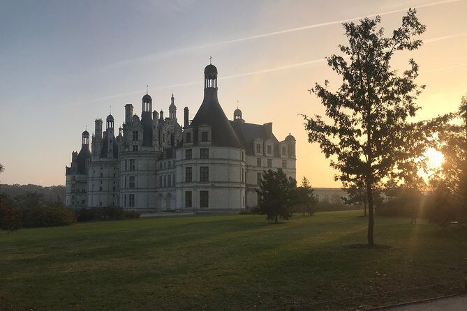 Loire Valley Castles Small-Group Day Trip from Paris - Château de Chambord: Renaissance architecture and that staircase legend