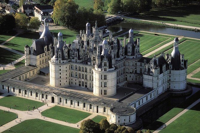 Loire Valley Castles Tour with Chambord and Chenonceau from Paris - Long-day logistics: comfort, walking, and how to avoid feeling rushed