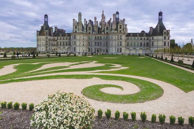 Loire Valley Chateaux from Paris Private Tour - Skip-the-line entry: how it protects your actual visiting time