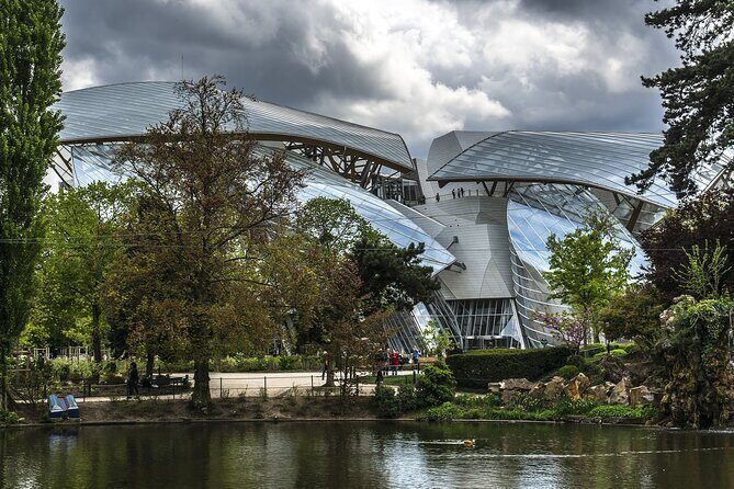 Louis Vuitton Foundation Exterior Walking Tour and Premium Entry - Who this tour fits best