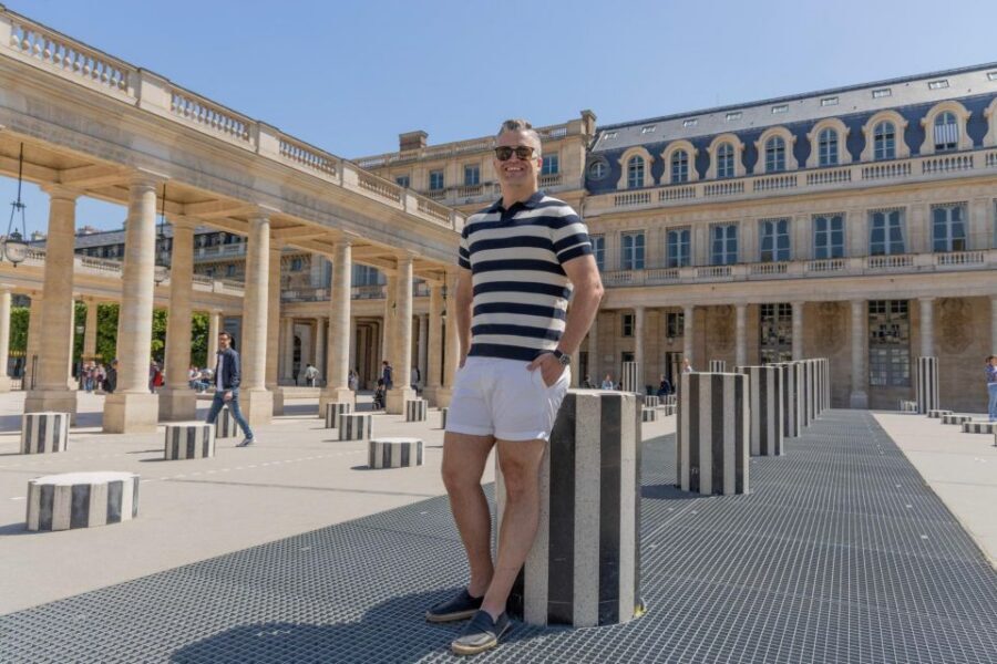 Louvre area photo shoot by Paris photographer - Key highlights that matter