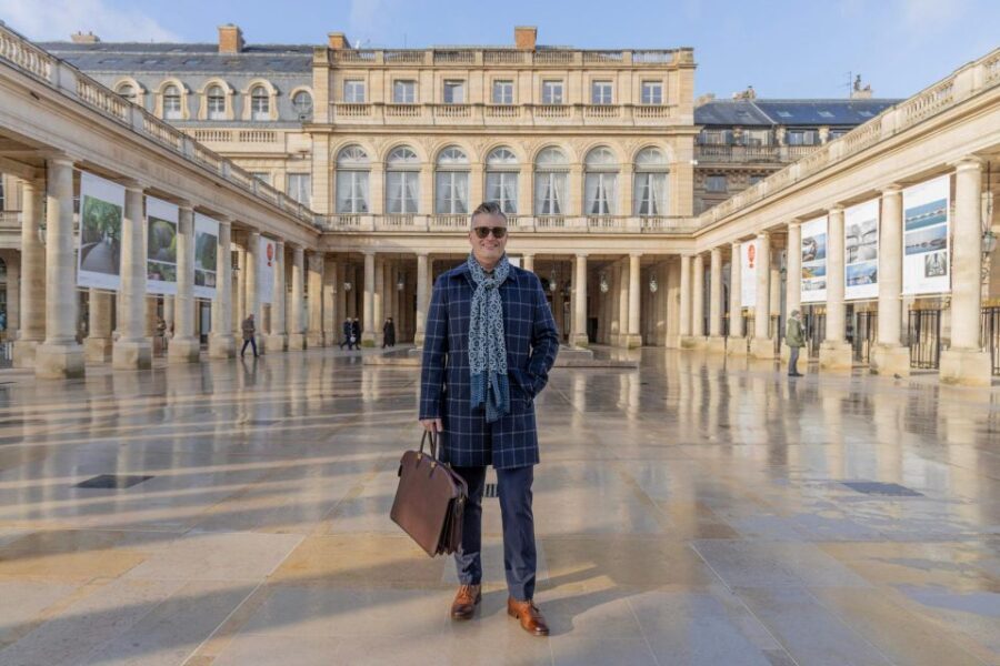 Louvre area photo shoot by Paris photographer - Why a 25-Minute Louvre Shoot Beats Trying on Your Own