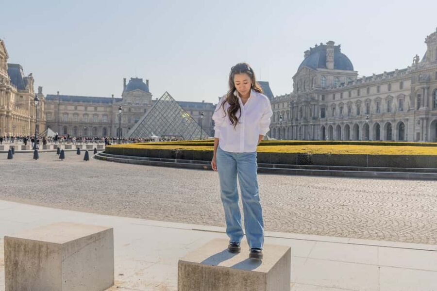 Louvre area photo shoot by Paris photographer - Who Should Book This Louvre Area Photoshoot