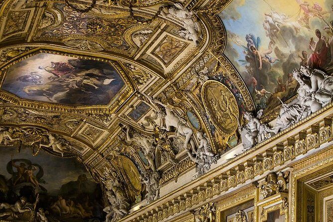 Louvre Essential Private tour - English (and other languages) in a private format