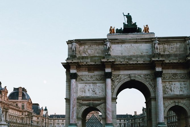 Louvre Evening Escape - Avoid The Crowds! Semi-Private 6ppl Max - The meeting point at the Louvre Pyramid: what to know before you go
