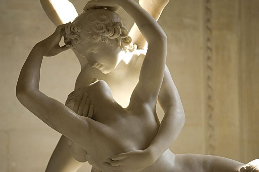 Louvre Masterpieces Private Guided Tour with Reserved Access - The story behind the Pyramid and the moment you walk in