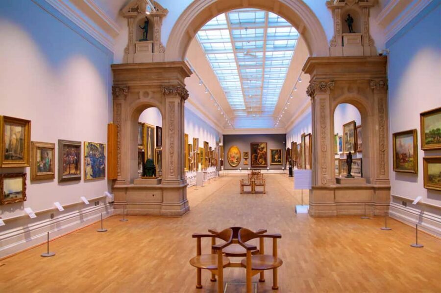 Louvre Masterpieces Private Guided Tour with Reserved Access - How the tour keeps you moving without feeling like a race