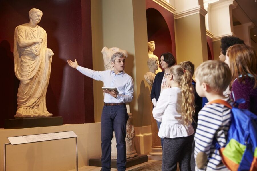 Louvre Masterpieces Private Guided Tour with Reserved Access - Reserved access and skip-the-line: what it’s worth on a 2-hour schedule