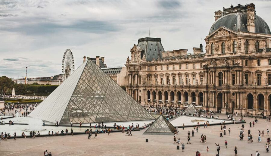 Louvre & Mona Lisa Small Group Tour with Reserved Entry - Group size, pace, and comfort inside a huge museum