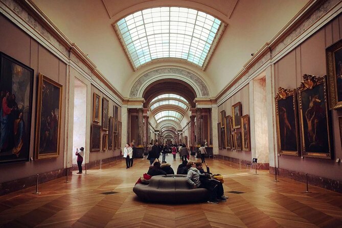 Louvre Museum and Arc de Triumph Tickets with Audio Guide - Getting the most from the Louvre’s size (without rushing)