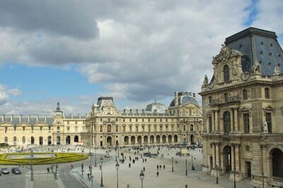 Louvre Museum Guided Family Treasure Hunt - Art Historian Guide: The Person Who Keeps the Museum From Winning
