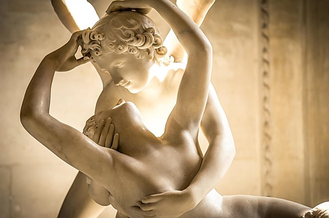 Louvre Museum Guided Tour Options with Timed Entry - Meeting at the Louvre Pyramid and getting in on time