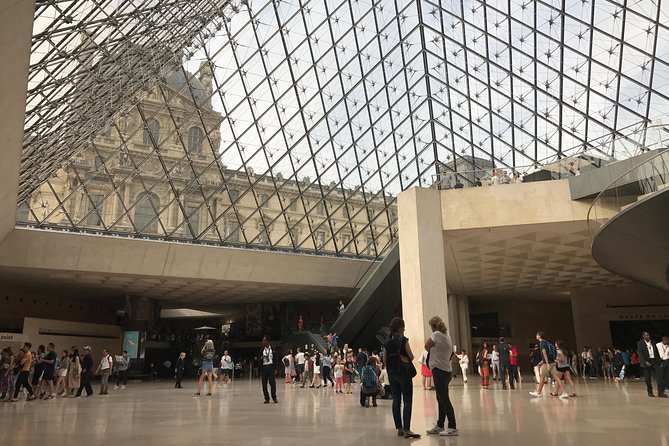 Louvre Museum Masterpieces Guided Tour - Venus de Milo: the story behind the missing pieces