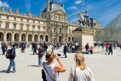 Louvre Museum Masterpieces Guided Tour - Starting at Librairie Delamain: the route begins before you see the art