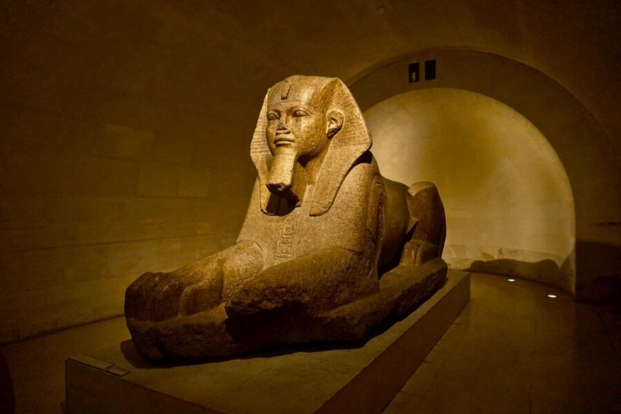 Louvre Museum Skip-the-Line Guided Tour - Meeting at the Louvre Pyramid: How to Find Your Guide
