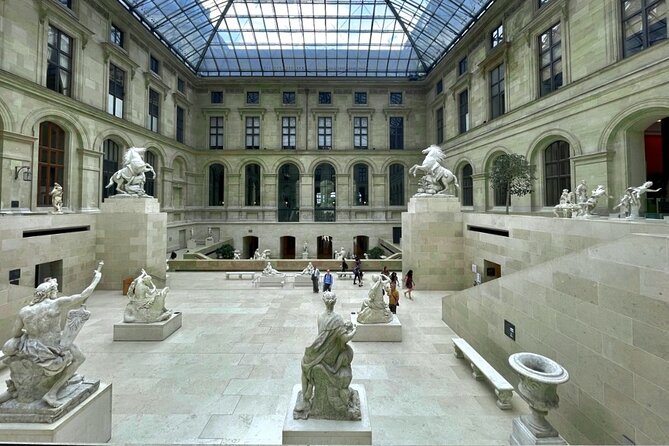 Louvre Museum Timed Entry Ticket with Audio Guide in 4 languages - The Louvre itself: a palace-museum that rewards your choices