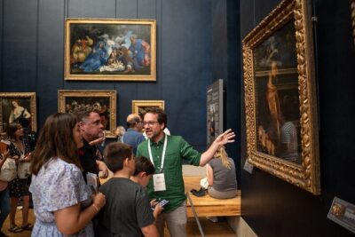 LOUVRE PRIVATE TOUR: Priority Access tickets & Local expert guide - Guides You’ll Get (and Why It Matters)