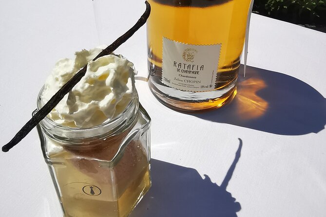 Lunch with Champagne & Ratafia champenois - What’s served: duck rillettes with Ratafia to fruit tartlet
