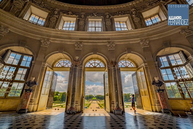 Luxury Evening Dining Experience at Chateau de Vaux-le-Vicomte - Hotel pickup by limousine: the calm part of the night