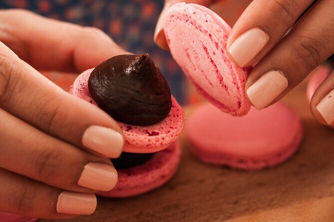 Macaron Baking Class - near Eiffel Tower - A 6-Person Macaron Class in a Paris Apartment Near the Eiffel Tower