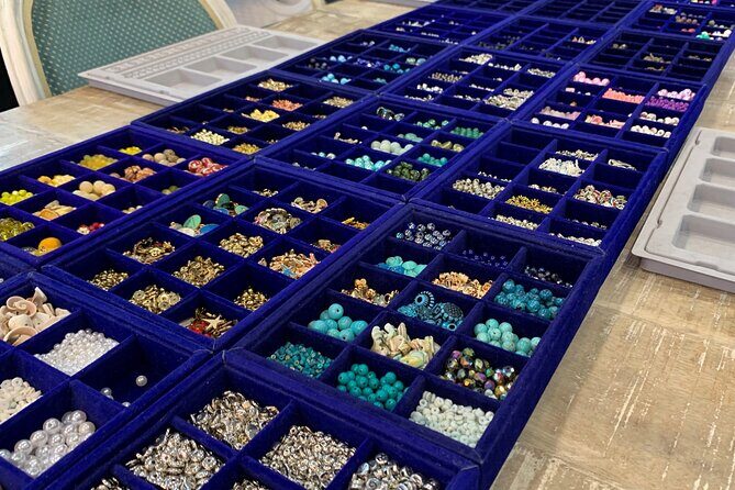 Manufacturing of Customizable Bracelets in Paris - English-friendly and small-group: why the pace feels manageable